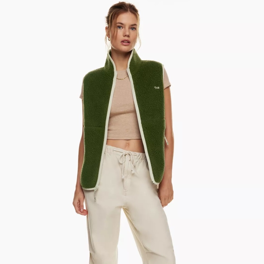 Aritzia TNA Bigfoot Polar Zip vest in fatigue/mullein